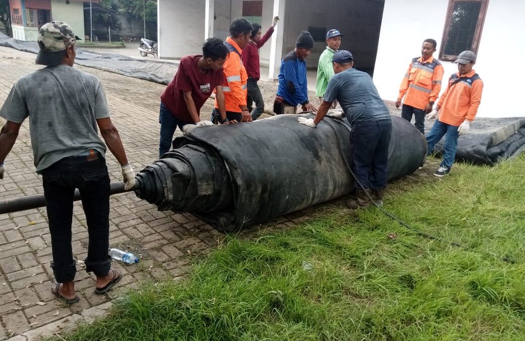 Mengetahui Bagaimana Cara Memasang Geotube dengan Benar untuk Perlindungan Pantai dan Pengolahan Limbah