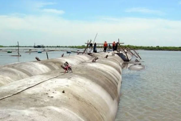 Geotextile Tube Solusi untuk Abrasi Pantai yang Ramah Lingkungan